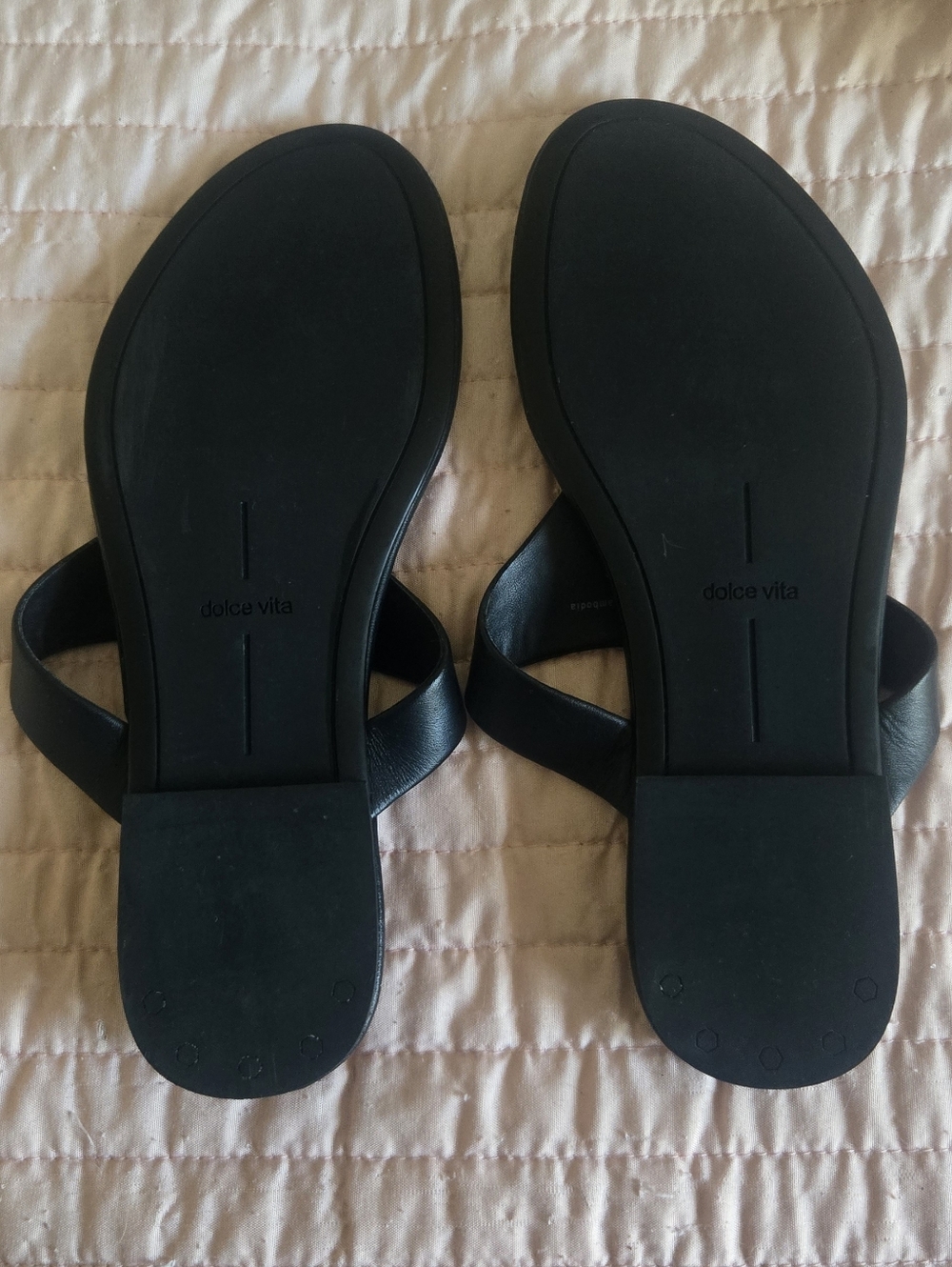 NEW IN BOX!! DOLCE VITA KITTLE LEATHER THONG SANDAL - BLACK/GOLD SIZE 7 - Picture 2 of 5